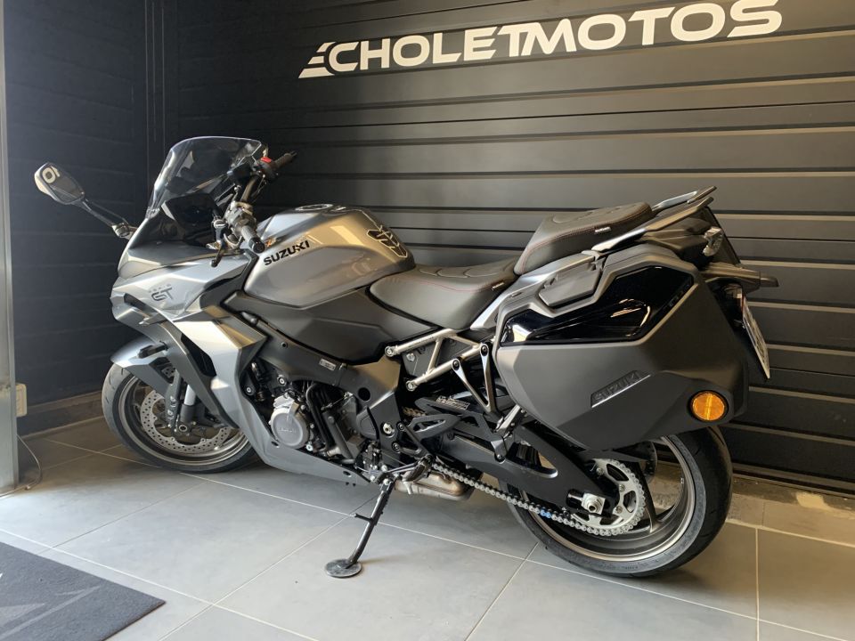 SUZUKI GSX-S 1000 GT 8