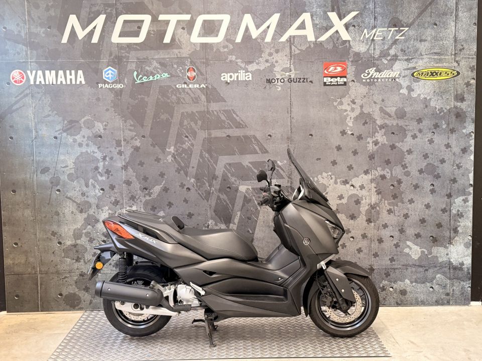 YAMAHA X-MAX 125 0