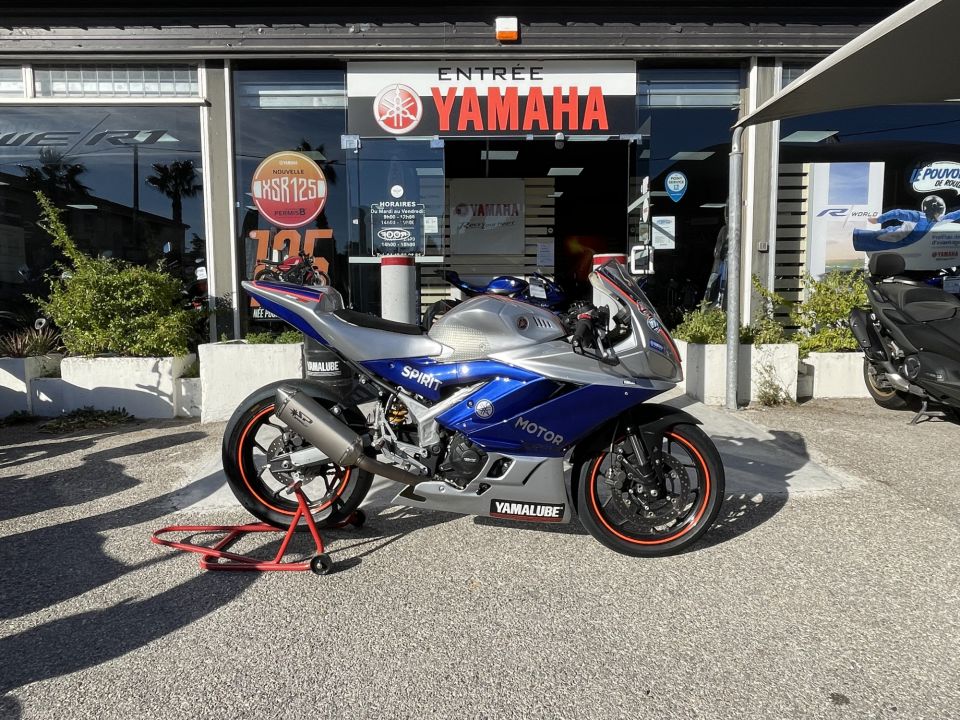 YAMAHA YZF-R3 0