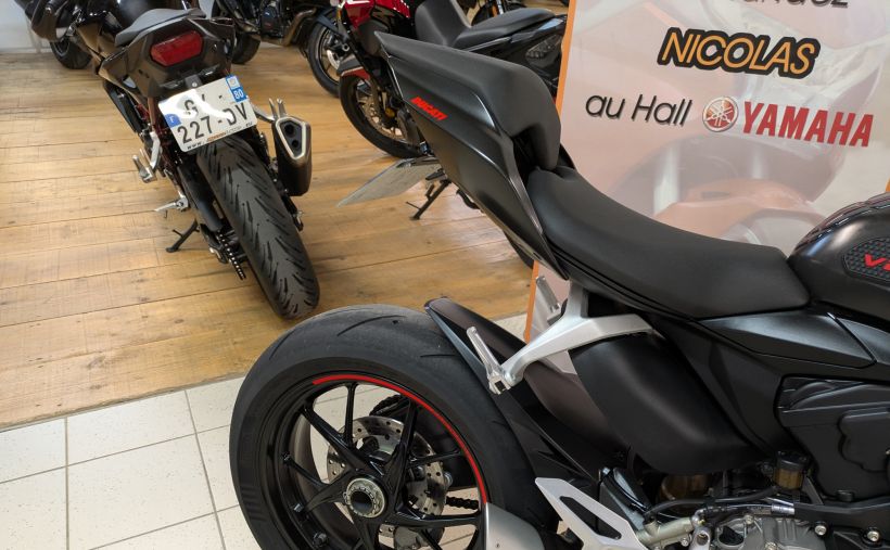 DUCATI PANIGALE V2 3