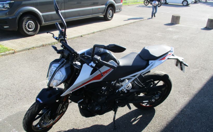 KTM 390 DUKE 9