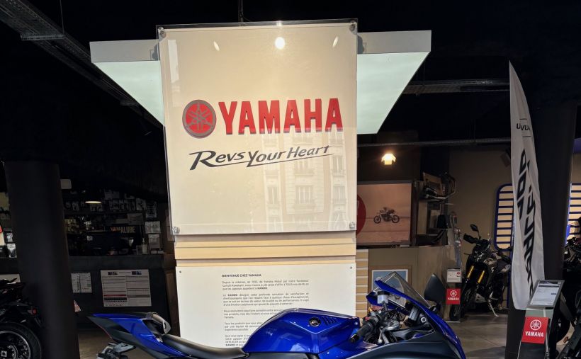 YAMAHA R7 0