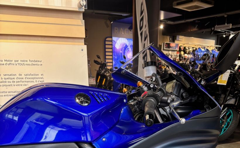 YAMAHA R7 2