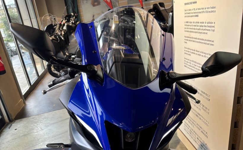 YAMAHA R7 7