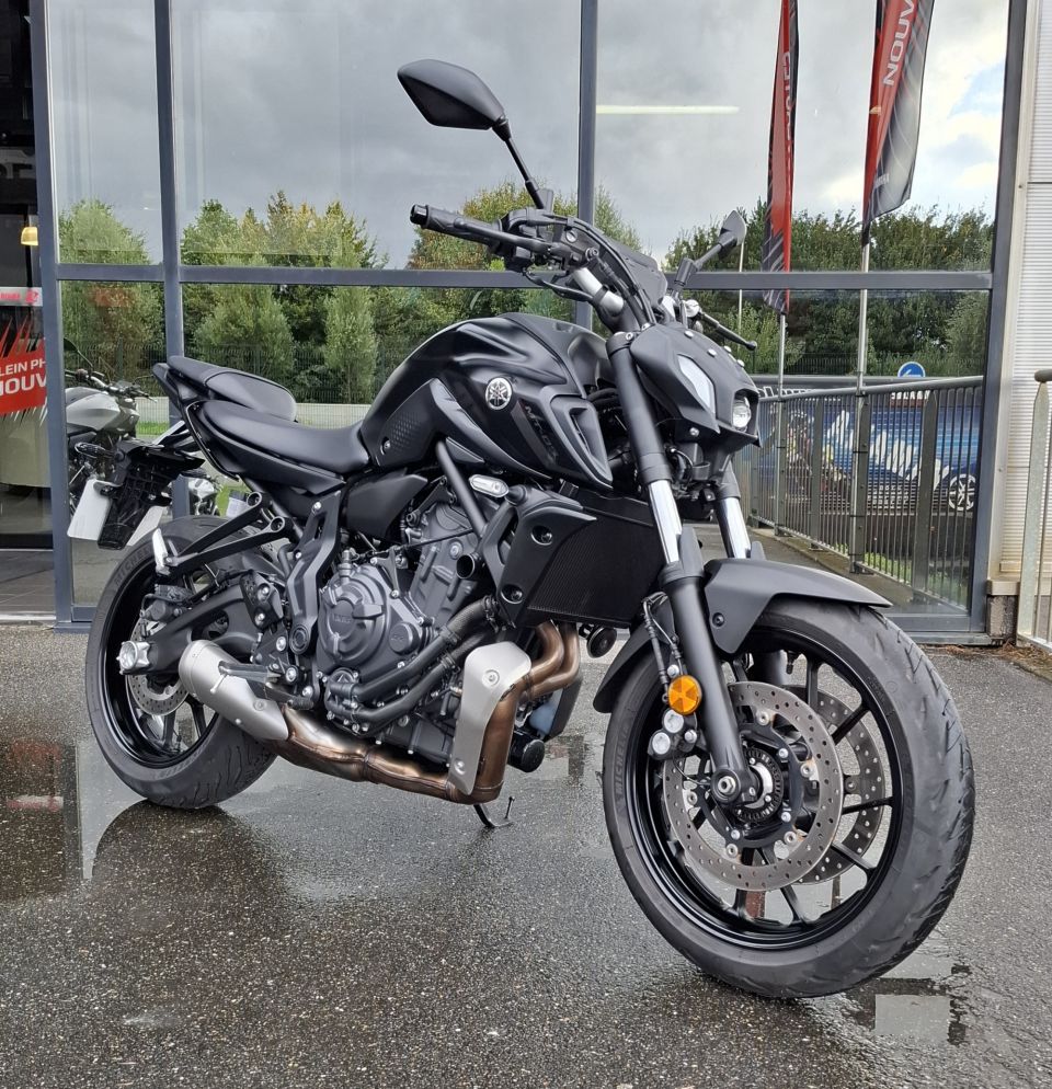 YAMAHA MT-07 3