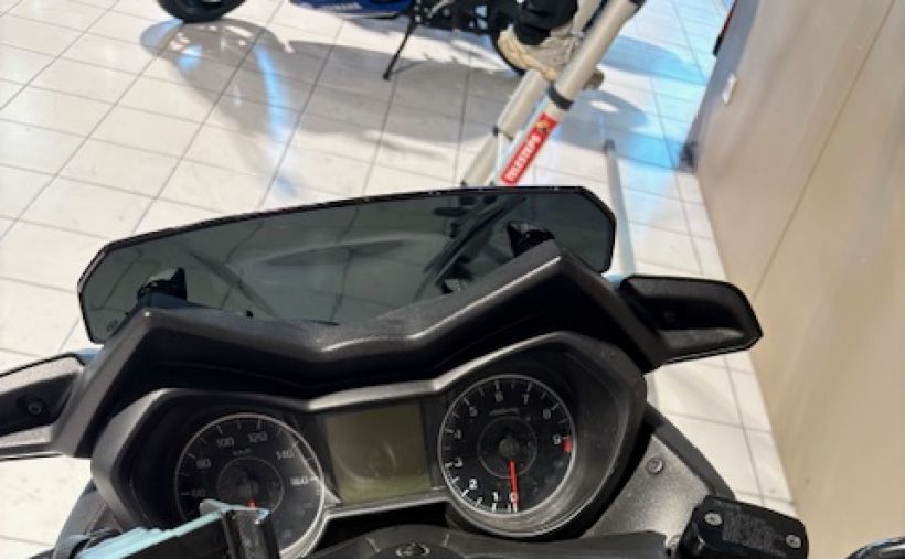 YAMAHA XMAX 300 2