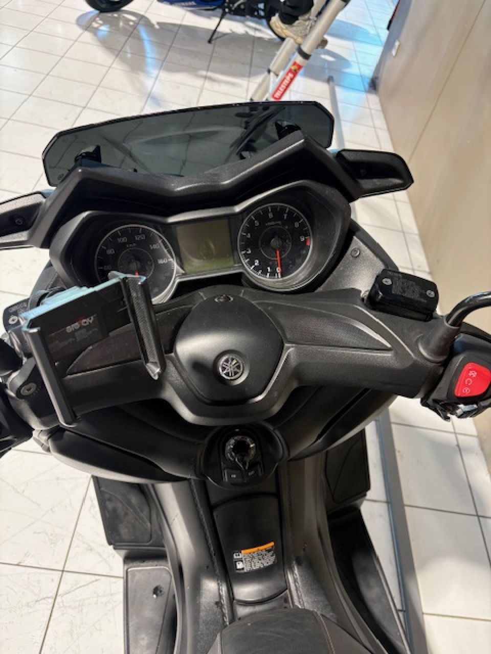YAMAHA XMAX 300 2