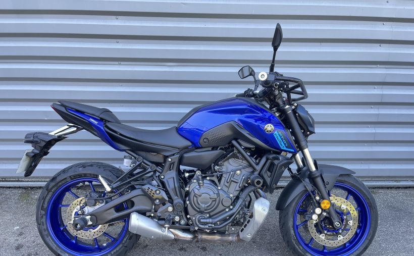 YAMAHA MT-07 4