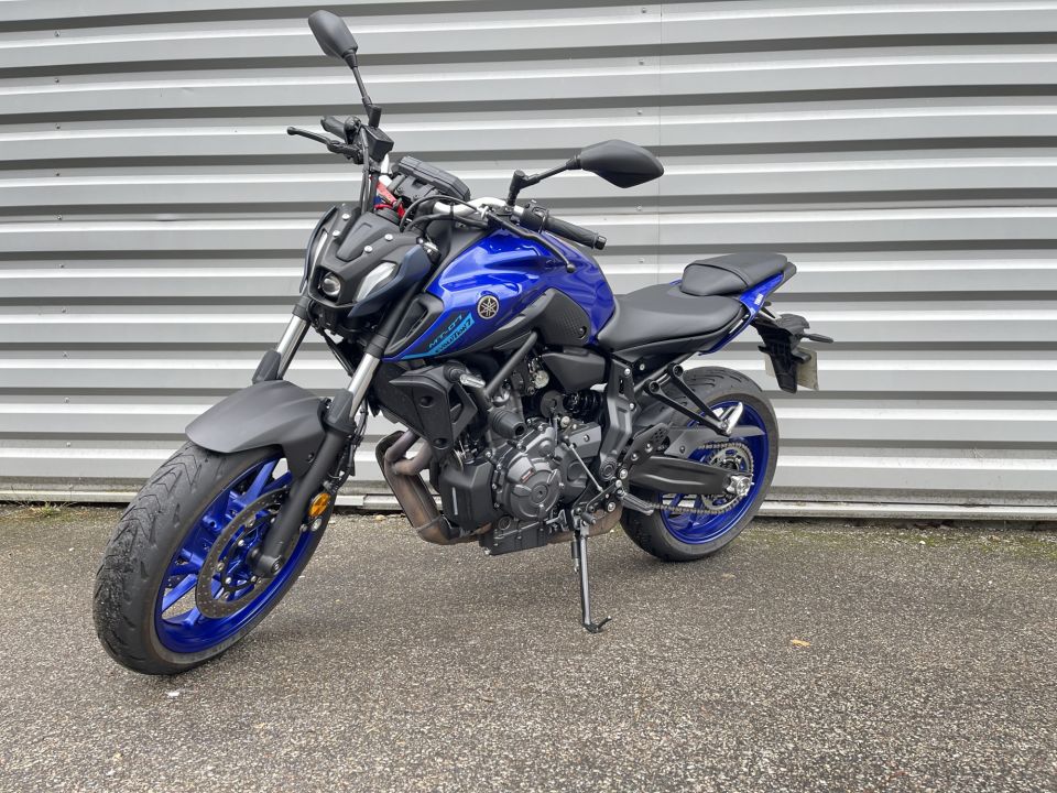 YAMAHA MT-07 4