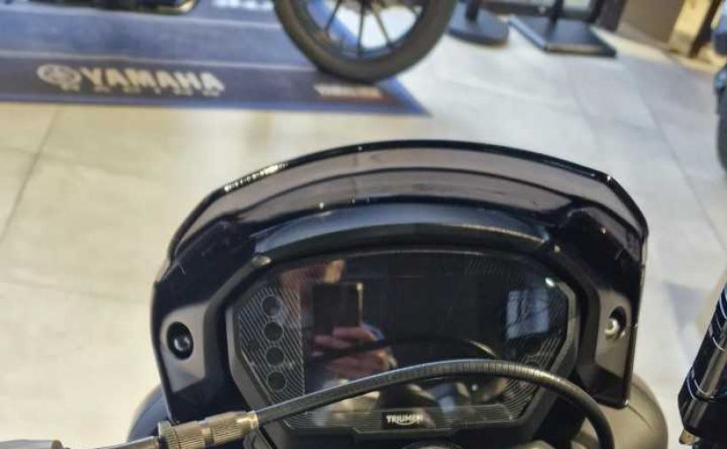 TRIUMPH STREET TRIPLE 765 RS 1