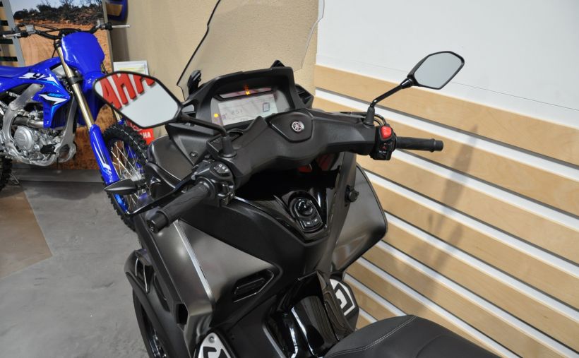 YAMAHA TRICITY 300 10