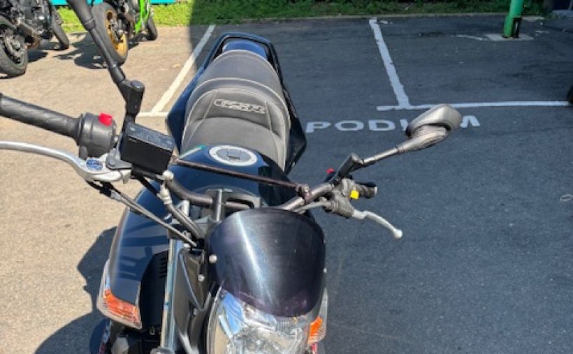 SUZUKI GSR 600 2
